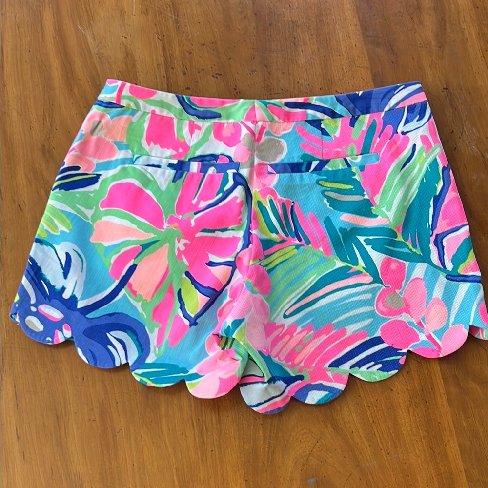 Lilly Pulitzer Women's Scalloped Shorts - Picture 4 of 5